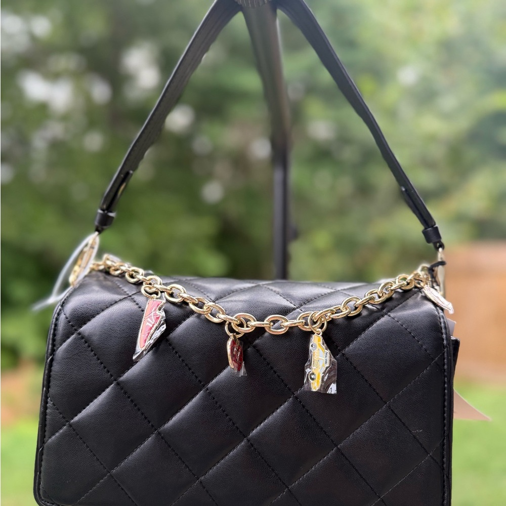 Steve Madden
 


HAVENS BAG BLACK/GOLD